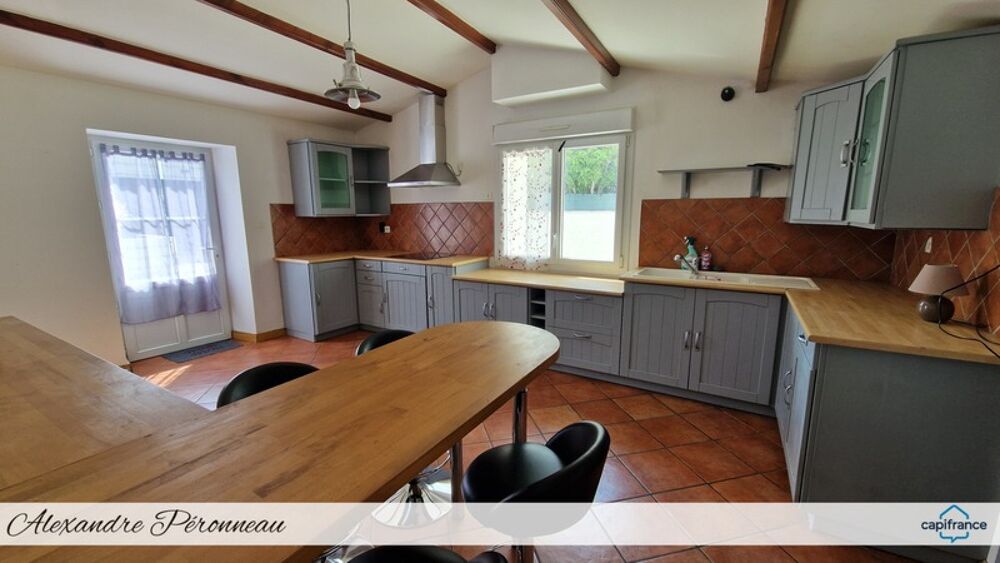 Charmante maison en pierre 170 m², 4 chambres FERRIERES (17) Garage et Piscine