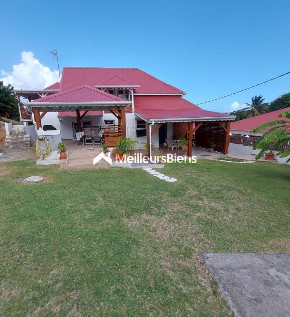 JOLIE VILLA T7 A VENDRE A TERRE DE HAUT LES SAINTES