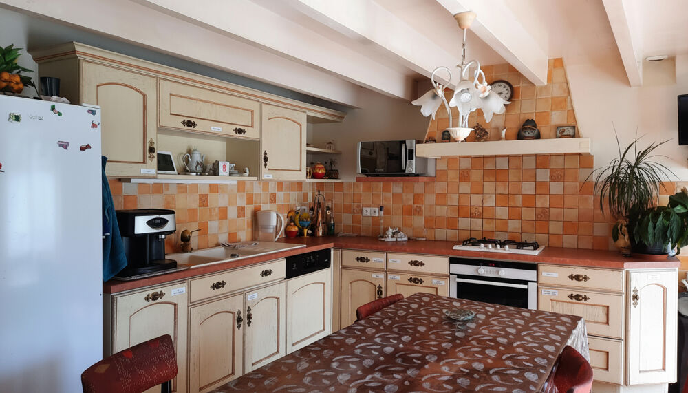 Vente Maison Maison de bourg  169m2, 1 760 m² de jardin)+ Local indépendant Nieul le virouil