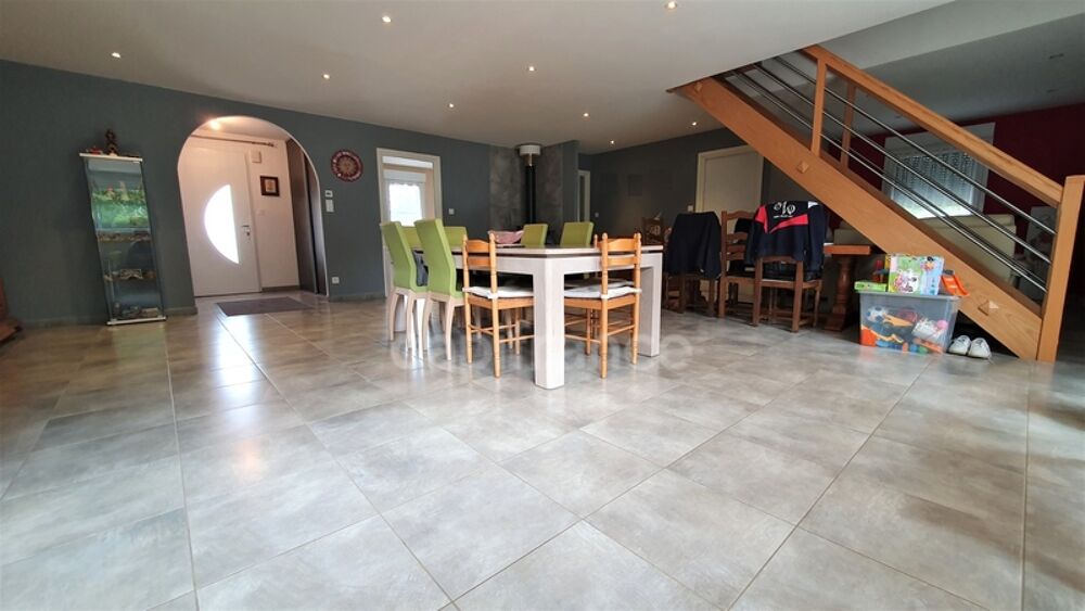 Vente Maison VAUVILLERS (70). Ensemble immobilier composé d'une maison d'habitation de 170m² et d'un bâtiment de 520m² Vauvillers