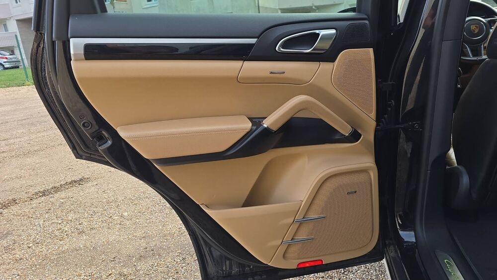 Cayenne 3.0 416 e-Hybrid 4x4 Tiptonic 8 Platinium 2017 occasion 27140 Gisors