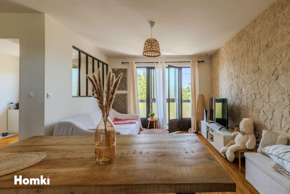 MIONS  Maison familiale de 158 m² avec véranda de 28 m² sur terrain de 777 m²