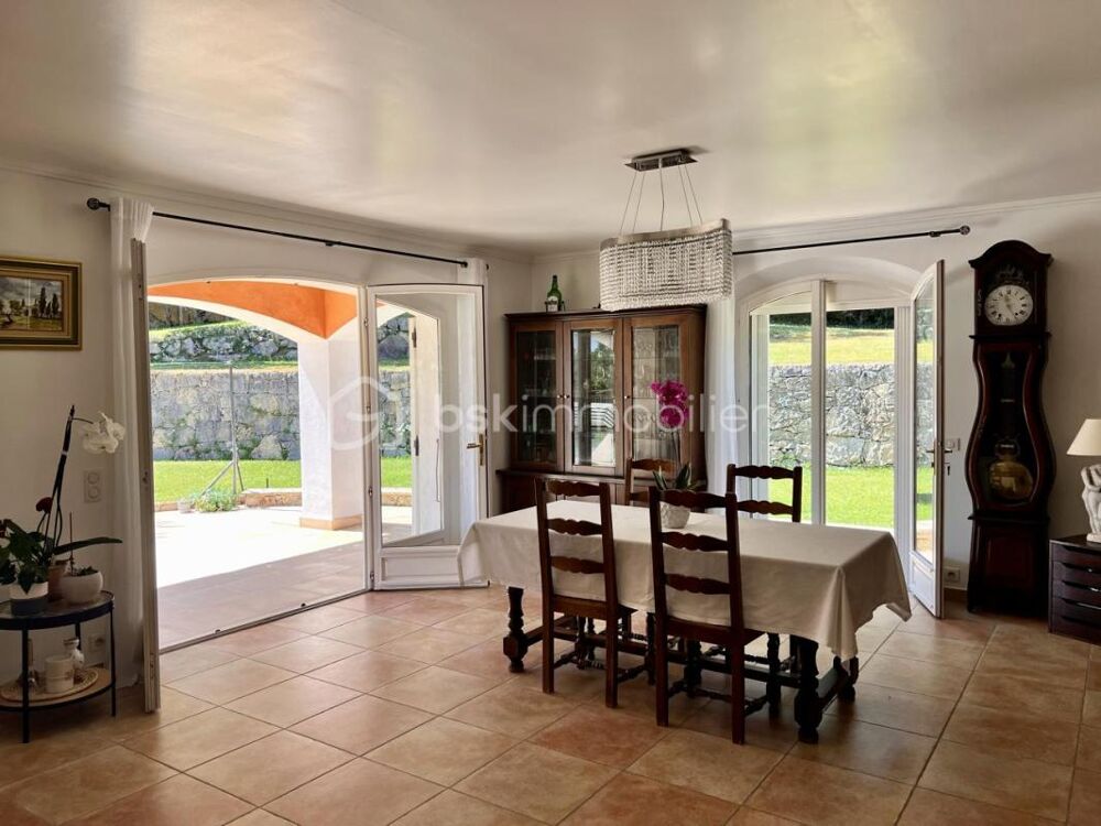 à vendre  Propriété/château Opio (06650)