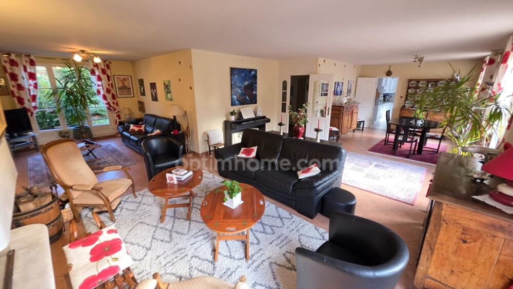 SAINT-PRIX, VAL DOISE (95) : Propriété de 230 m² habitables (255 m² au sol) - 9 pièces principales - 7 chambres - 3 garages  P