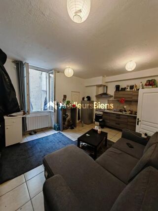  Immeuble  vendre 15 + pices 350 m