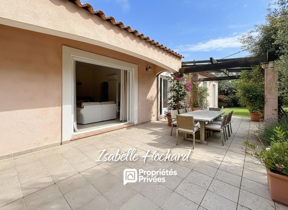 Maison familiale avec piscine, grands volumes et fort potentiel. Terrain 1 982 m²