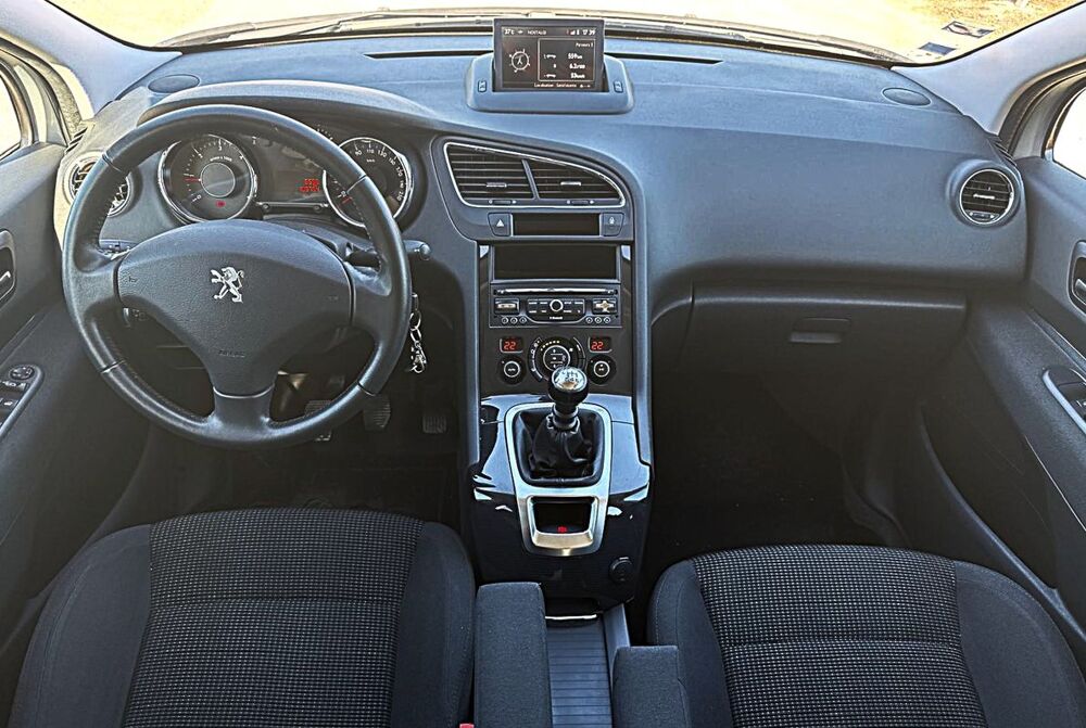 5008 1.6 HDi 115 Active 7pl - 7 places Entretien constructeur 2014 occasion 16000 Angouleme