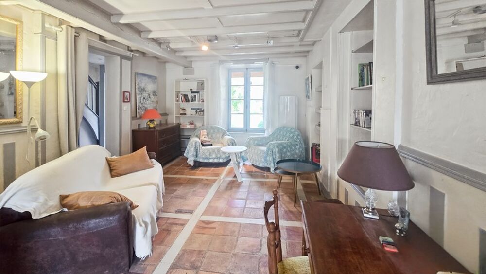 Maison de caractère à vendre 4 pièces VARAIZE (17) AVEC DEPENDANCES, GRANGES