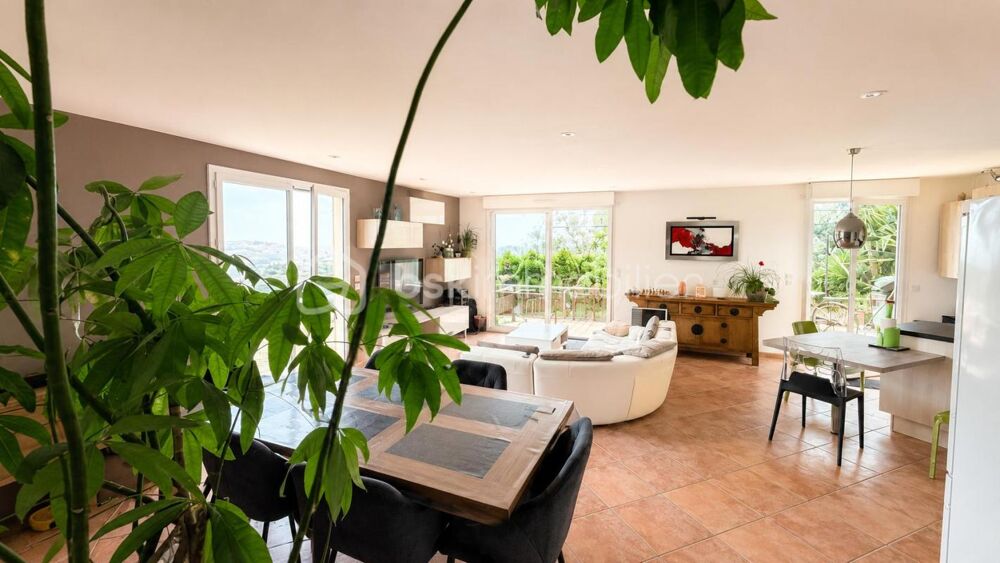� vendre  Villa Saint-Laurent-du-Var (06700)