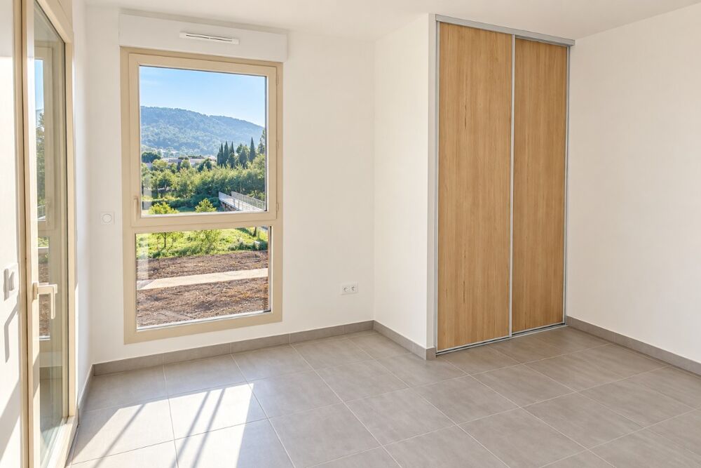 Location Appartement T2  avec balcon et parking à HYERES Hyeres