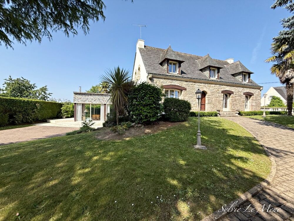 Vente Maison À vendre – Maison familiale lumineuse de 245 m² sur terrain clos de 1000 m², dans quartier résidentiel prisé de PONTIVY Pontivy