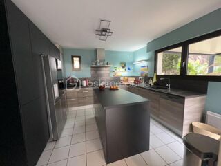  Villa  vendre 8 pices 260 m