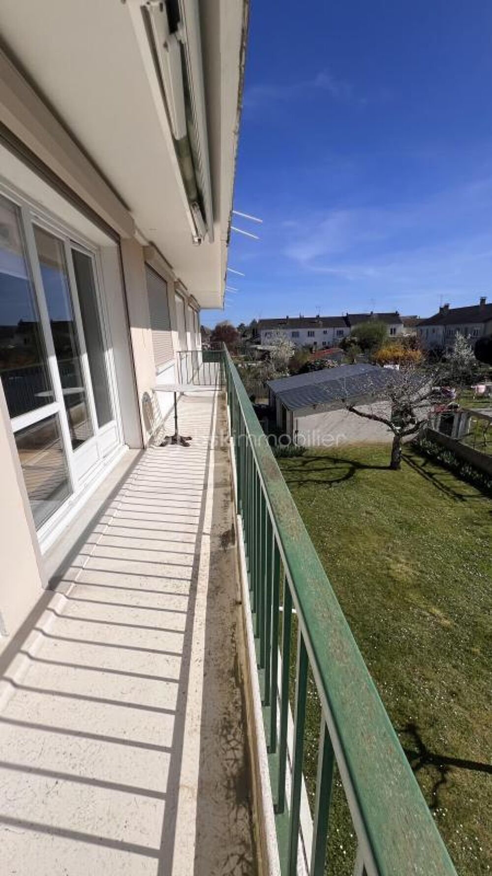 Vente Appartement RARE À CHÂTEAUROUX – T4 de 89 m² avec balcon traversant, parc privatif - deux garages Chateauroux
