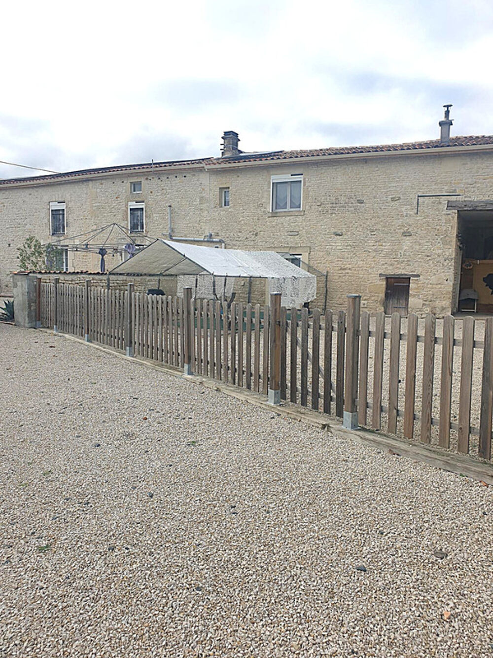 Maison 244 m² viager à vendre occupé 2 têtes AIGRE (16) terrain 2.5 hectares + boxes