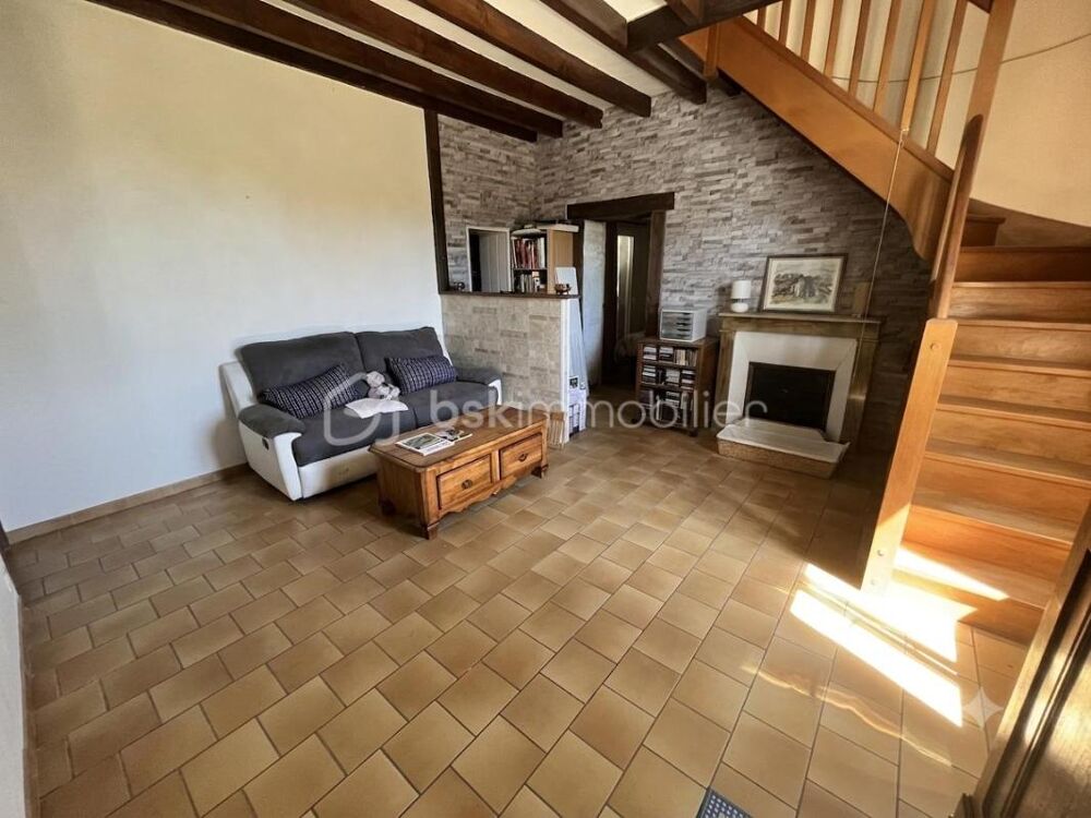 Coup de coeur : maison de 1940 en lisière de forêt, à deux pas dun étang, sur 8 931m² de terrain avec dépendances