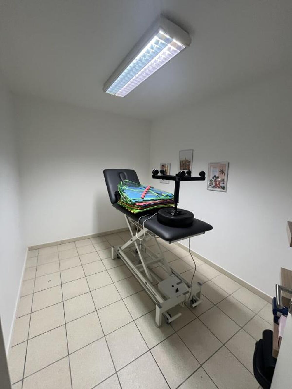   Centre historique Rodez, proche cathédrale, local professionnel situé au 1er étage, 104 m² 