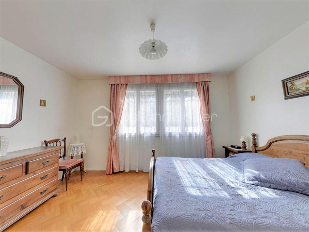 Vente Maison Nouveaute baisse de prix  grande maison 8 pièces, 128.04 m²- 8 pièces avec jardin.- Quartier de la Boissière  rue des Guillaume Noisy le sec