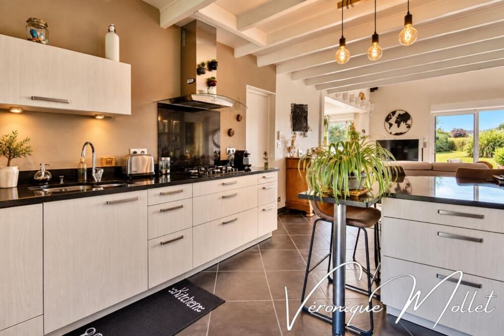 Vente Villa LIGNAN-DE-BORDEAUX – VILLA FAMILIALE, PISCINE, DÉPENDANCE AMÉNAGÉE ET PISTE CYCLABLE À 6 MIN À VÉLO Lignan de bordeaux