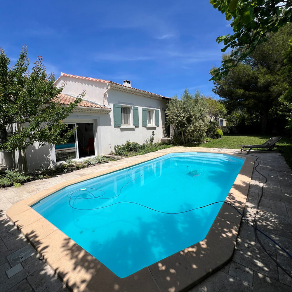 Vente Maison A Eyguières belle villa de plain pied de 150 m2, familiale et économe DPE AA, rénovée, 4 chambres + dépendance, terrain clos de Eyguieres