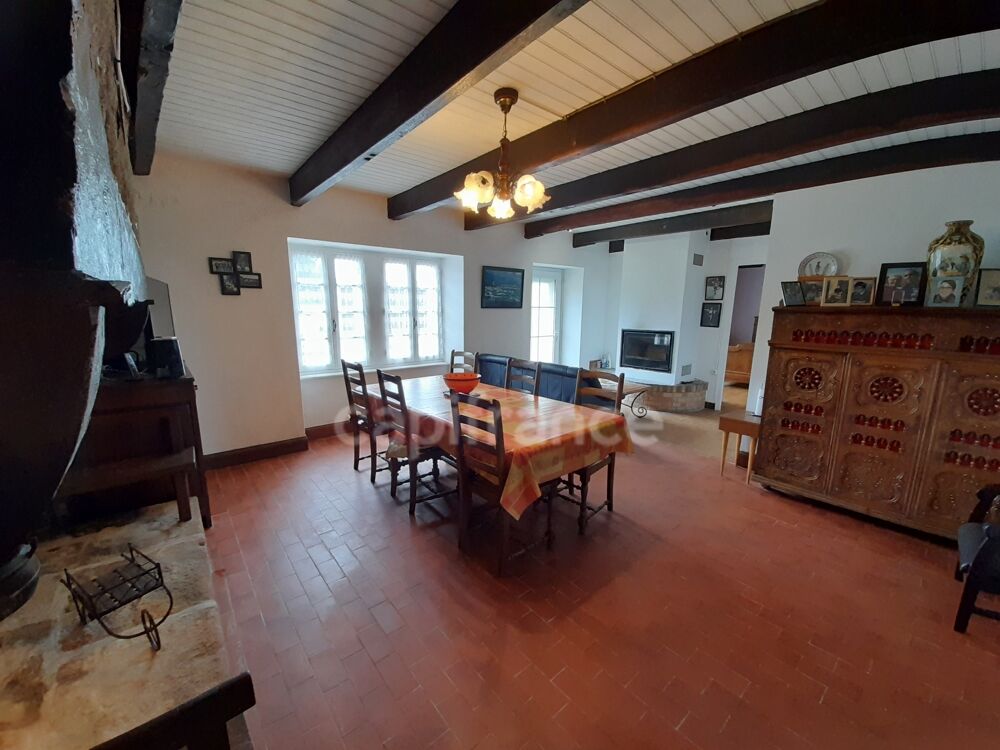 Maison à vendre 4 pièces PLOGONNEC (29180)- Surface habitable 131.82 m2 -parcelle de 13963m2 + bois de 9018m2- Dépendances