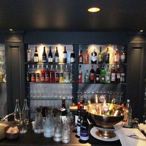   RESTAURANT – BAR LICENCE IV À VENDRE – LYON 2? PRESQU'ÎLE – Proche place Bellecour 