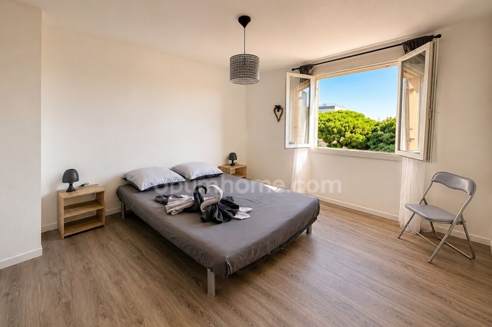 Appartement T3 55m2 entièrement rénové avec balcon  Proche port et commerces
