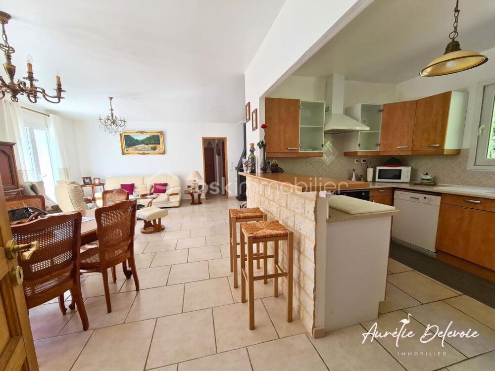 Maison de plain-pied de 135 m² avec 4 chambres, garage double et terrain de 1 580 m² à Nages, à proximité du lac du Laouzas
