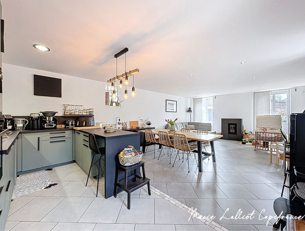 Maison à vendre 7 pièces YEVRE LA VILLE (45), 150m², Propriété en Pierres apparentes, 5 chambres, Grange, Piscinable, Grand séjo