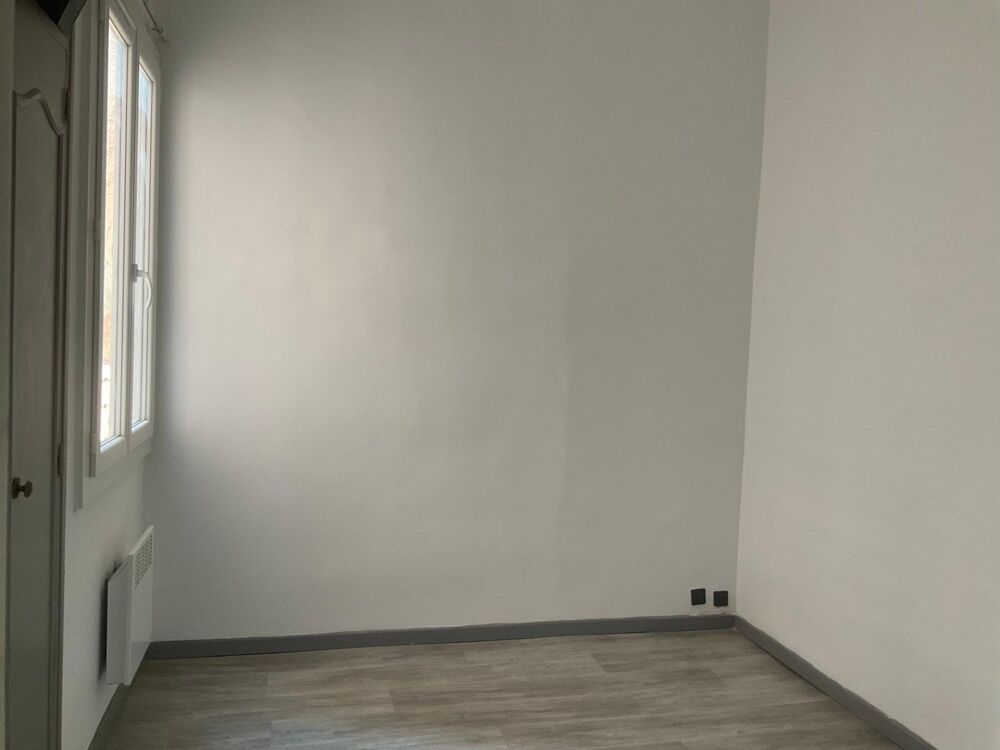 Location Appartement ***A LOUER...LE CAMAS…2 PIECES 38M²..TRAVERSANT…3 FENETRES...LUMINEUX...CAVE...PROCHE TRAM ET COMMERCES*** Marseille 5