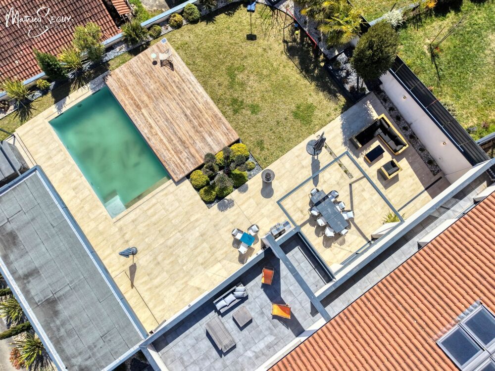 à vendre  Propriété/château Thurins (69510)