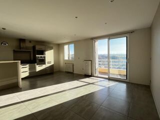 Appartement à louer 3 pièces 75 m²