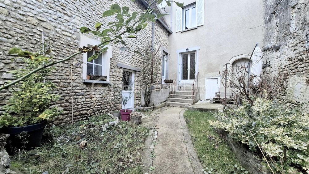 CHARMANTE MAISON DE VILLE