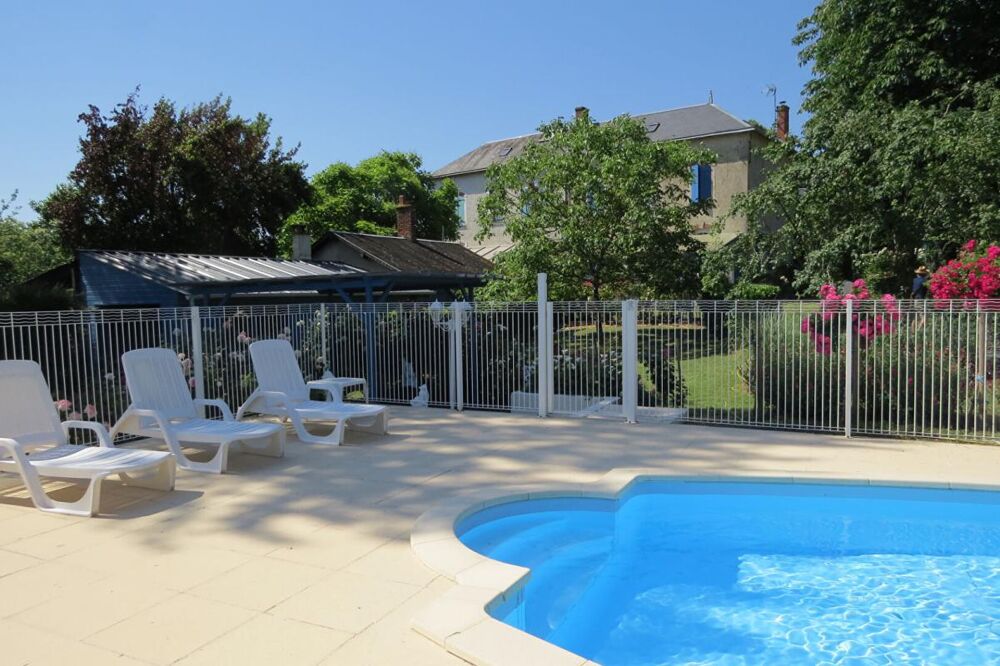 Maison de famille de caractère, jardin et piscine