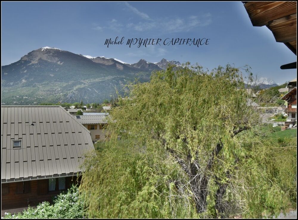 ? T3 dernier étage à Guillestre  vue montagne, 2 parkings, potentiel 80 m² au sol ??