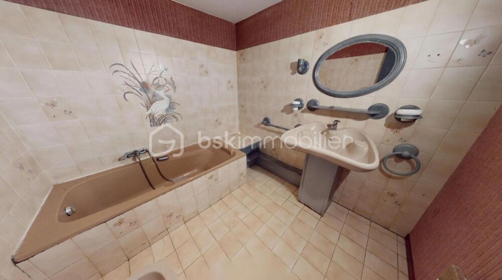 Maison de ville située à Bourg de Visa 82150, bon état, petit prix, idéale 1er achat ou investisseur