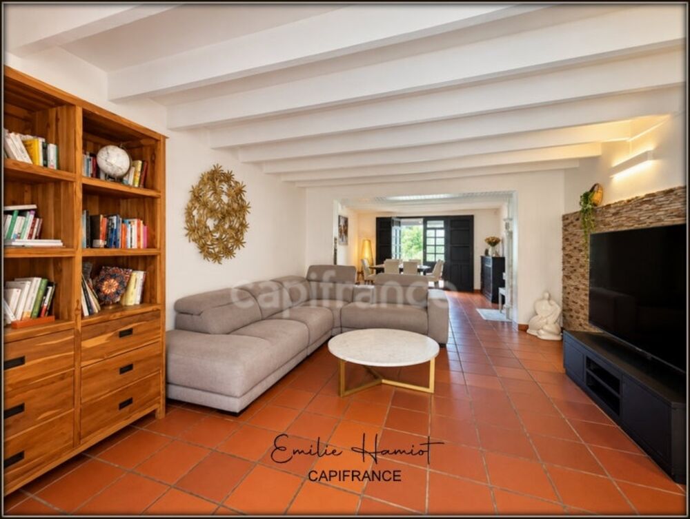 A vendre - Fort de France Quartier Didier - Villa T6 avec jardin, terrasse, carbet et piscine