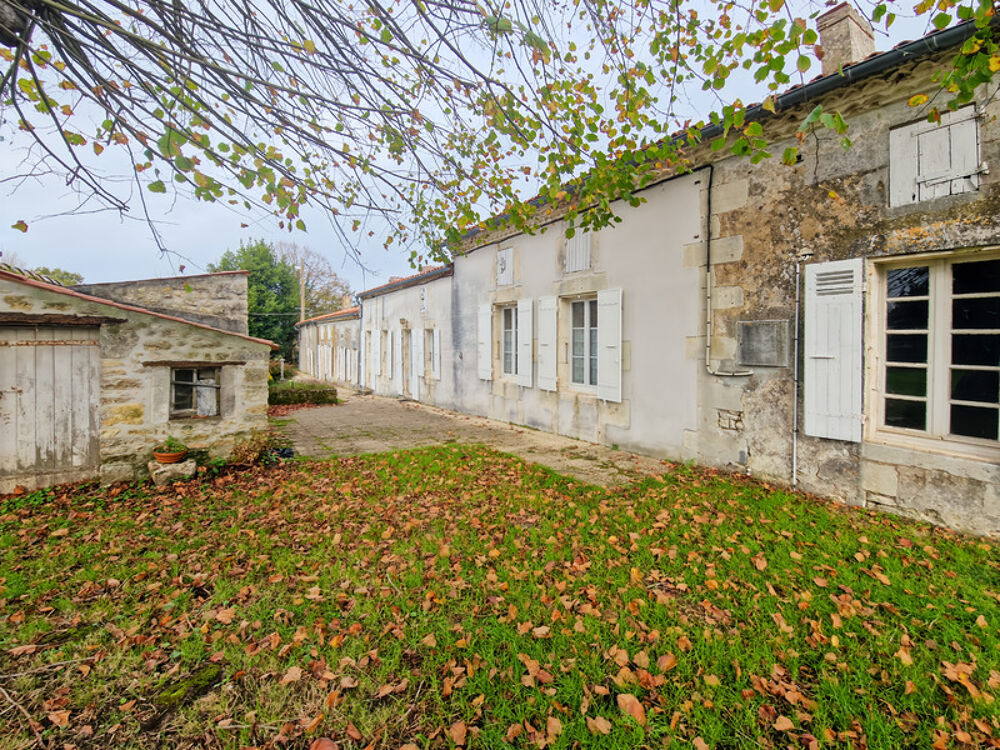 Propriete à vendre 9 pièces proche de LUSSANT (17)