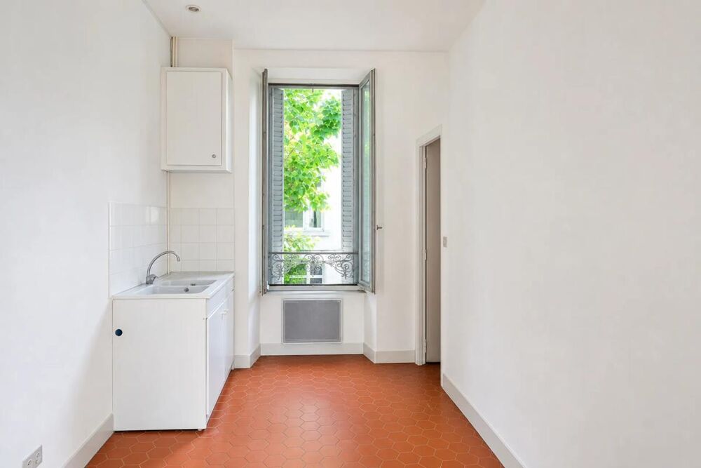 Immeuble de 5 lots et 2 locaux commerciaux 301 m² à Alès