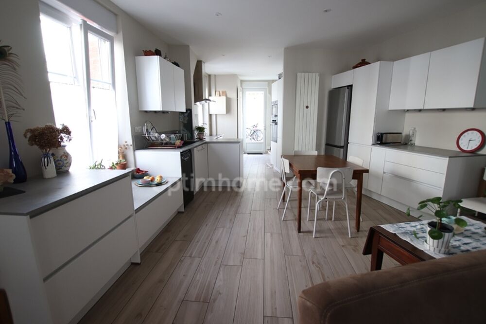 Quartier DUNOIS, 10' gare SNCF à pied, maison de ville des années 20, de 127 m2 habitables sans travaux