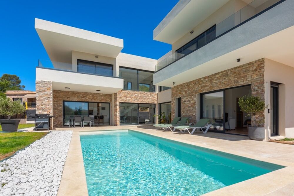 Villa contemporaine récente 8 piéces avec piscine