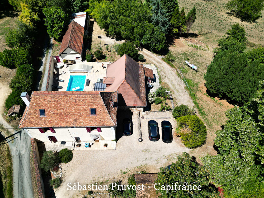 Dpt Dordogne (24), à vendre 11 pièces proche Thiviers (24) propriété de 325 m², terrain 22200 m², dépendance, piscine