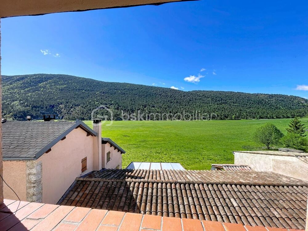 Maison de village traversante avec vue sur la Plaine  Caille (06750)