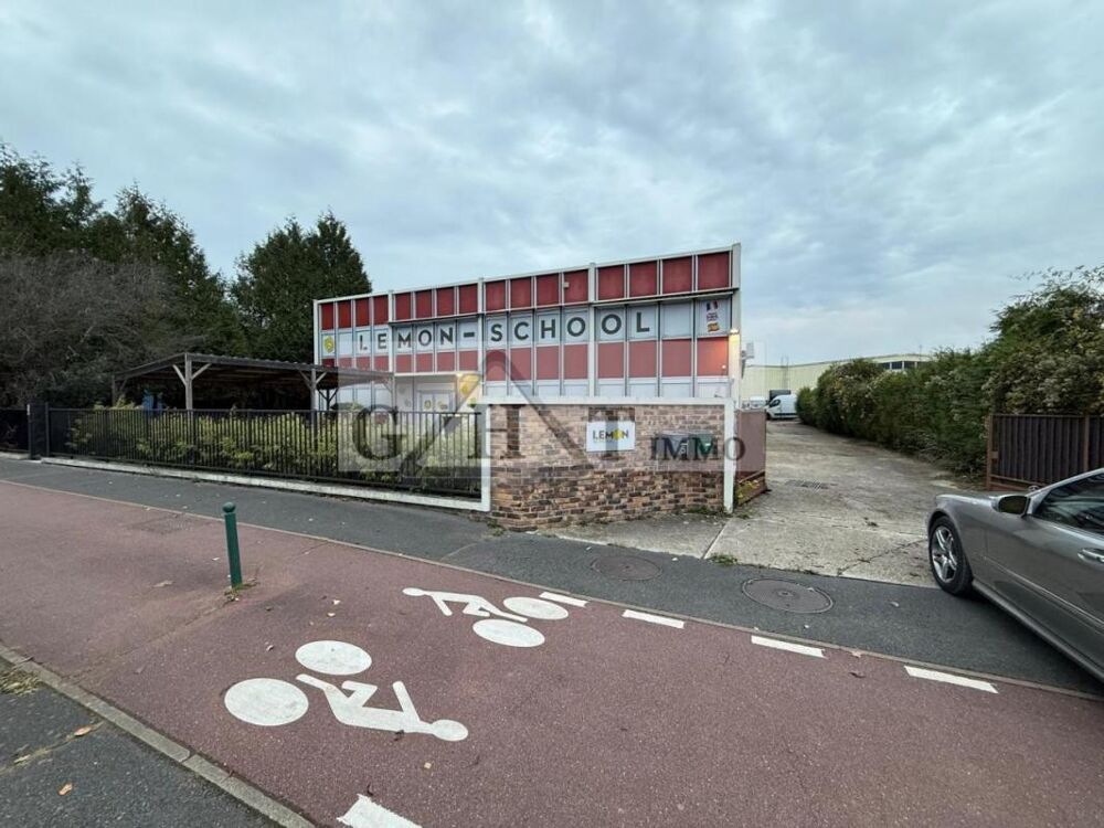   ENTREPOT/BUREAUX 800 M² A LOUER ERP –CENTRE CULTUEL / CULTUREL – OZOIR Ozoir la ferriere