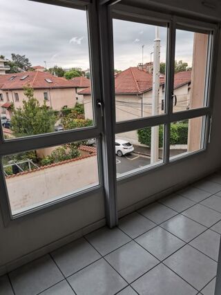  Appartement à louer 3 pièces 61 m²