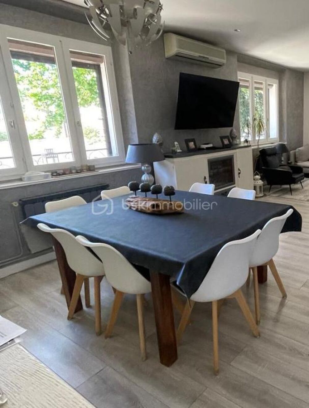 Haut de Villa 116 m² + 30 m² à aménager - 2 chambres + bureau - Garage Motos