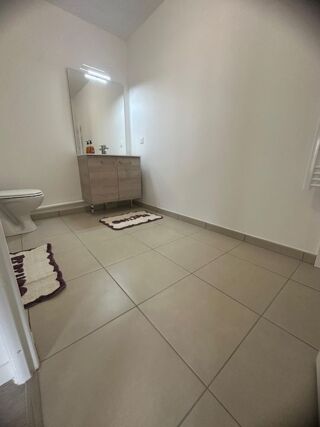  Appartement à louer 3 pièces 65 m²