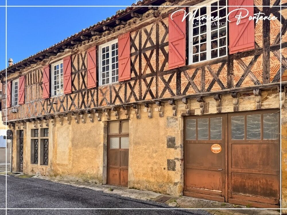 Bâtisse de caractère à colombages  420 m²  terrain 1 350 m²  coeur de bastide MASSEUBE