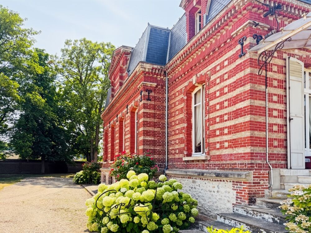 Demeure de caractère à vendre à Bézu-Saint-Éloi  9 pièces, 5 chambres, parc de près de 6 000 m² avec maison d'amis et espace bi