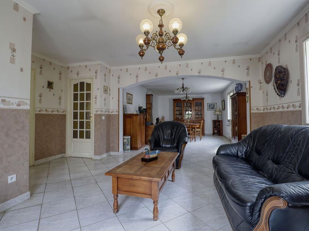 Vente Maison Maison de plain-pied de 110 m² - 3 chambres - Garage - Véranda -Terrain de 682 m² Aussillon