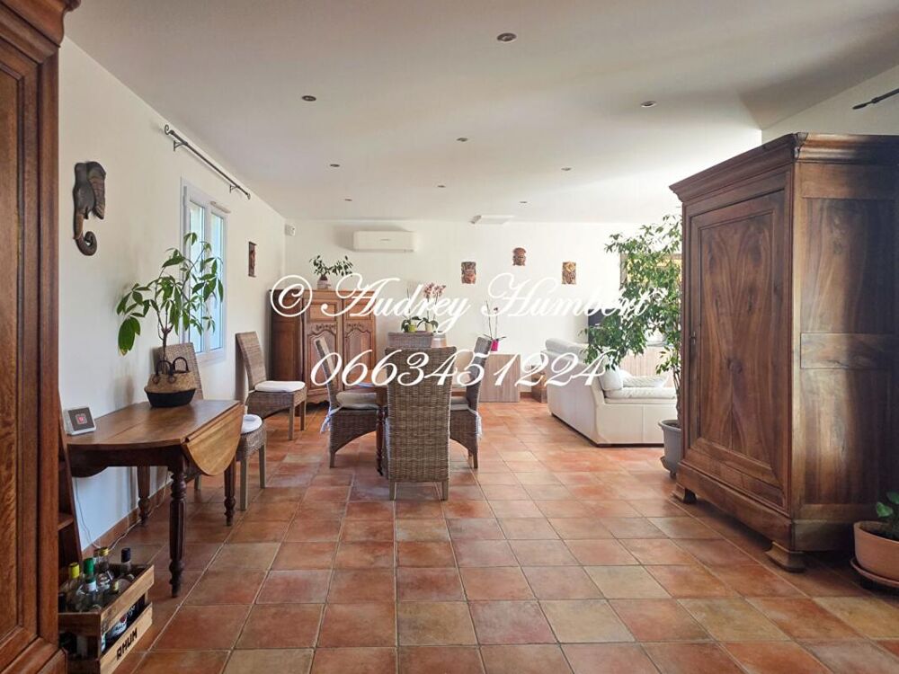 ST JULIEN, Proche GREOUX, VILLA de 135 m² aux belles prestations, édifiée sur 2HA8 de terrain avec vue et spa